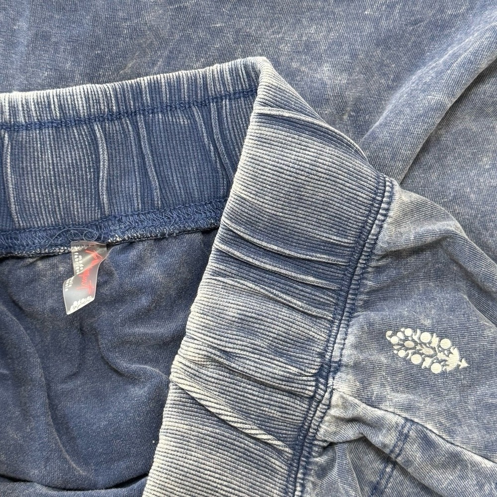 Free People Movement Mineral Wash Capri Pants Women's Medium (Preloved) - Picture 10 of 10